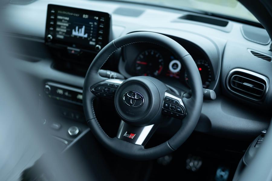 Торпедо Toyota GR Yaris RZ First Edition 2020 года  (JP) (фото 18 из 27)